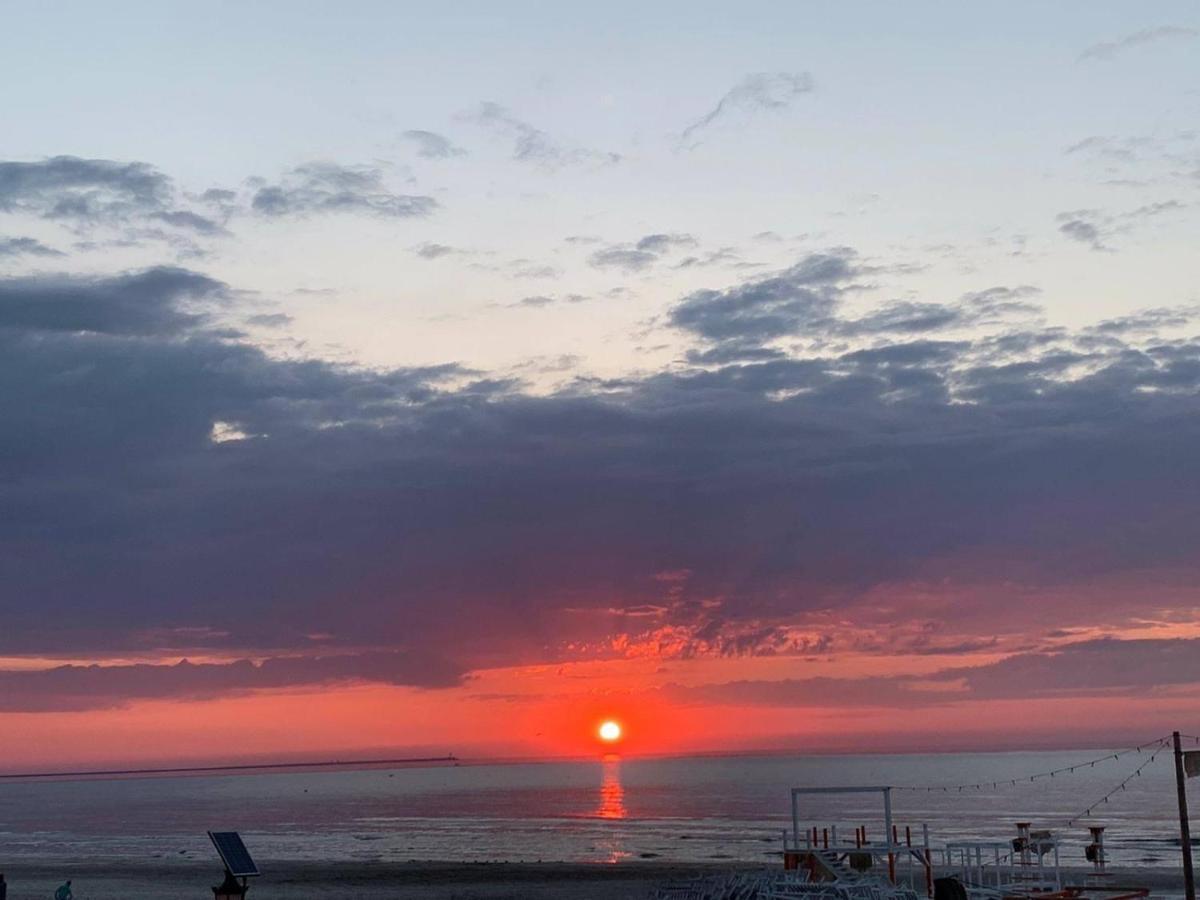 Wave 2 Mamaia Prima Linie Vedere La Mare 120Mp Năvodari Exterior foto